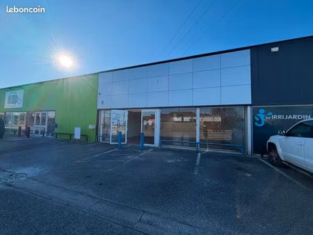 local commercial de 350m² axe n:° 1