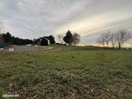 terrain 2 000 m² confrancon