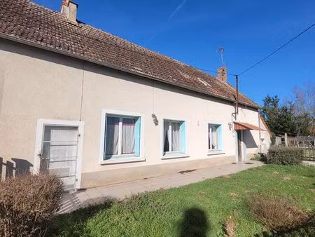 a saisir  charenton du cher  maison avec dépendances  jardin et prairie