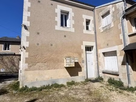 studio en centre-ville historique de poitiers avec place de parking privative