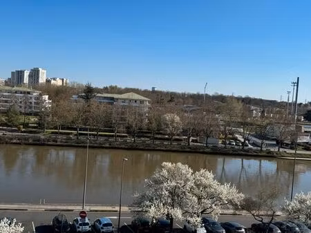 studio avec vue sur l'oise