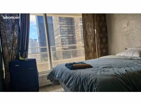 t2/3 avec balcon à la défense