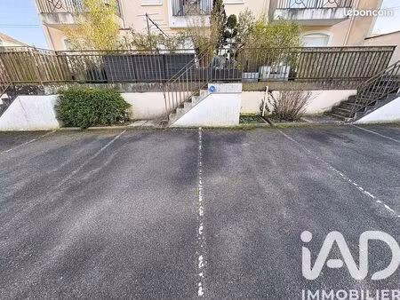 parking/box 17 m² mennecy
