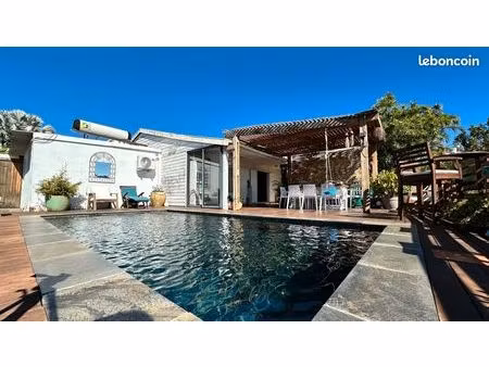 maison moderne avec piscine – secteur bois de nèfles sainte-clotilde