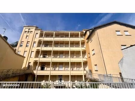 immeuble 71 pièces 3237 m²