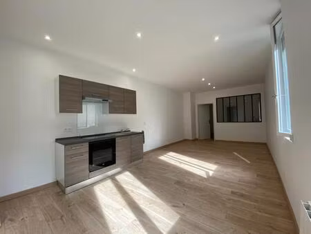 à louer – t2 rénové – rue rivotte à besançon