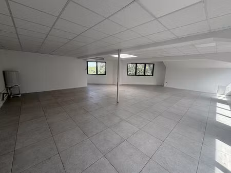local professionnel vide de 100 m² – le pradet