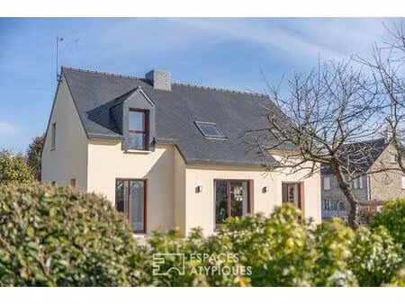 maison familiale contemporaine avec jardin et garage