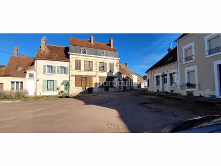 raveau. maison de bourg avec garage  dépendance et cour intérieure