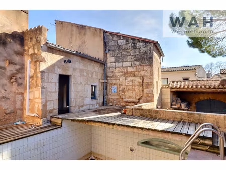 maison de village avec piscine et 3 extérieurs au coeur de sa