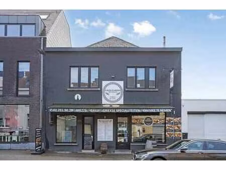 immeuble commercial avec établissement horeca et appartement