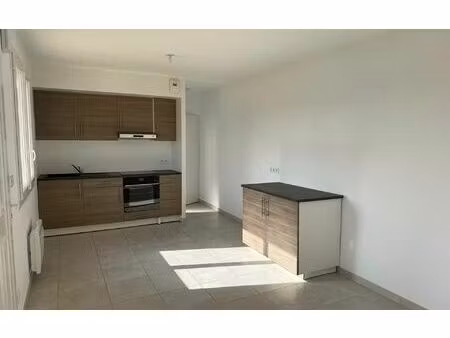 location appartement  m² t-2 à saint-martin-d'oney  615 €