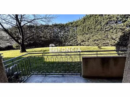 t 3 de 65 m2 avec terrasse / cellier/ place de parking