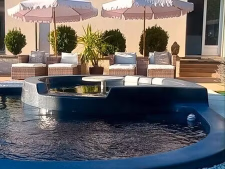 villa avec piscine et local commercial