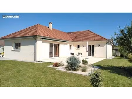maison de plain pied - 7 pièces - 152 m²