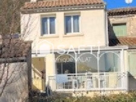 le charme d'une ancienne maison de ville restaurée aux normes du confort actuel proche de 