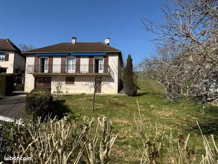 maison individuelle 110 m² – 3 chambres – sous-sol complet – terrain arboré 763 m² piscina