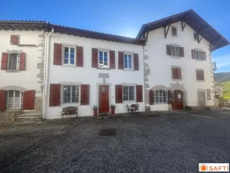 maison de village rénovée 118 m² au cœur d’ostabat-asme  3 chambres dont suite parentale  