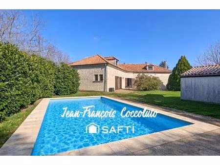 belle maison familiale rénovée avec piscine