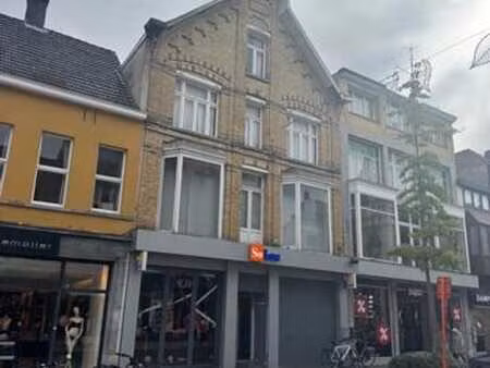 surface commerciale +- 775 m² à louer roulers