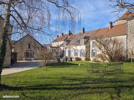 maison 9 pièces 300 m²