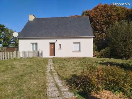 maison située à éréac  7 pièces de 145 m² et son parc arboré