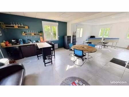 superbe bureau meublé 49m²