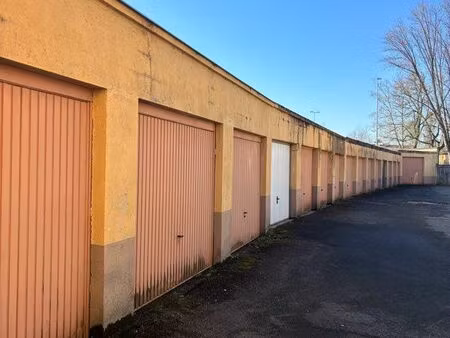 vends 17 garages en location