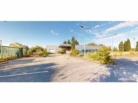 local d'activité de 463 m²