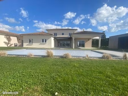 maison - 6 pieces - 200 m²