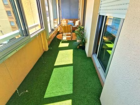 exclusivité – t2 rénové avec loggias – plages à pied – saint-mandrier pin rolland