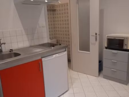 troyes studio rénové 31m2 bouchon centre-ville. libre