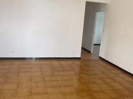 local commercial 103 85 m² sainte-suzanne