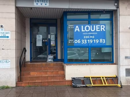 local a louer - belley - 1590 euros