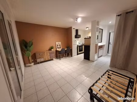 studio meublé 34m² / jardin privatif / parking