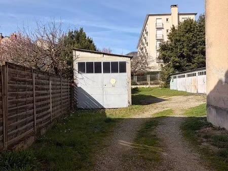 garage en dur à vendre – quartier très calme