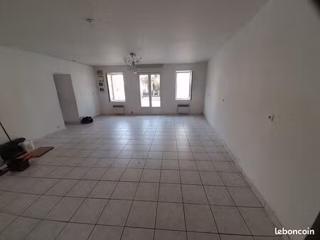 appartement dans maison de village