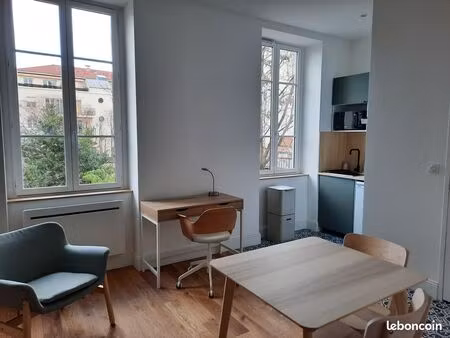 studio meublé de 23m² - lyon 8ème - bachut