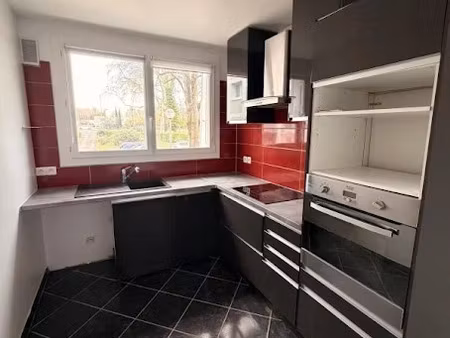 location appartement 4 pièces 68 m² à crosne (91560)  1 141 €