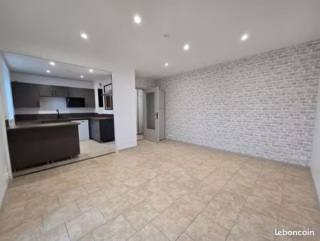 location appartement - 60m² - 570