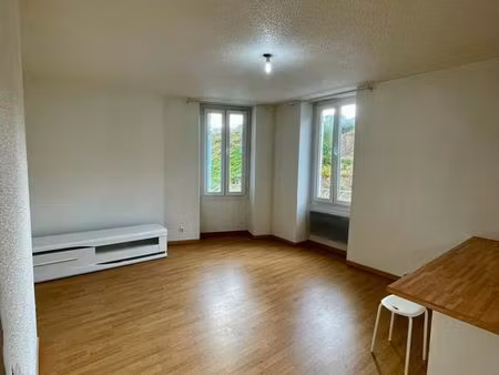 location t4 place + parking traversant hyper centre ville 3 chambre + salon