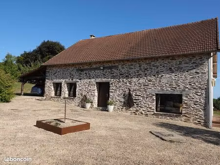 magnifique grange renovee dans un ecrin de verdure tres au calme