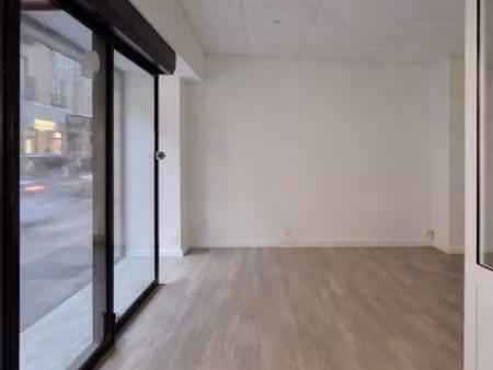 local professionnel 55 m² centre dinan vitrine