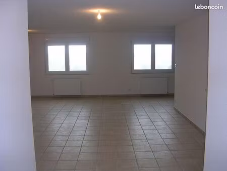 a louer f4 1er étage rénové dans maison