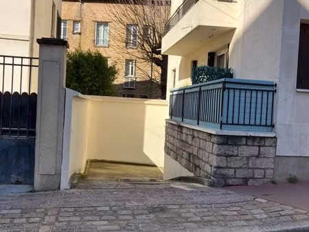 parking proche mairie et marché