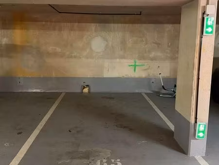 rueil-malmaison - place de parking couverte