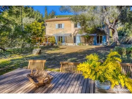 propriété 10 pièces - 250 m²