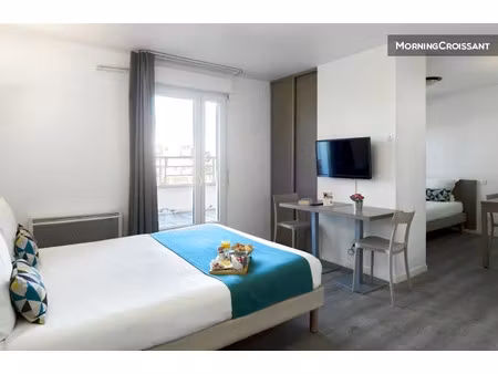 location meublée appartement 2 pièces 19 m² à saint-cyr-l'ecole (78210)  915 €