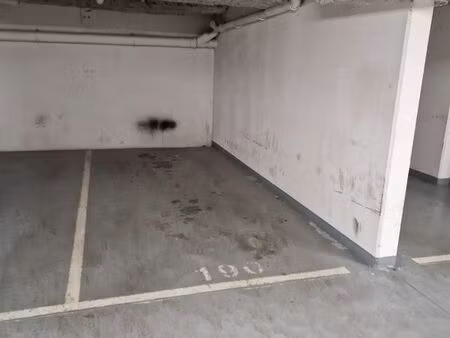 place de parking sécurisée rue des étudiants