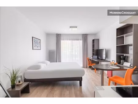 location meublée appartement 1 pièce 27 m² à carquefou (44470)  1 200 €